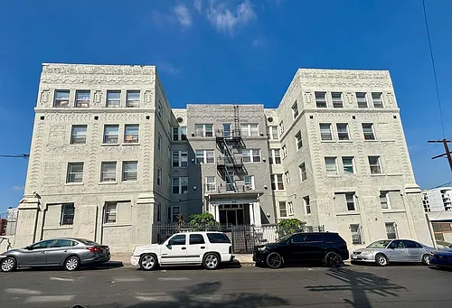915 S Carondelet St Photo 1
