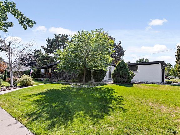 3rd image of 6094 S Glen Oaks St