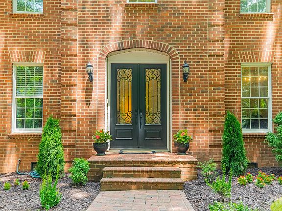 3rd image of 3307 Sandalwood Ln