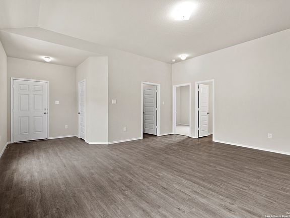4th image of 322 Bobwhite Way