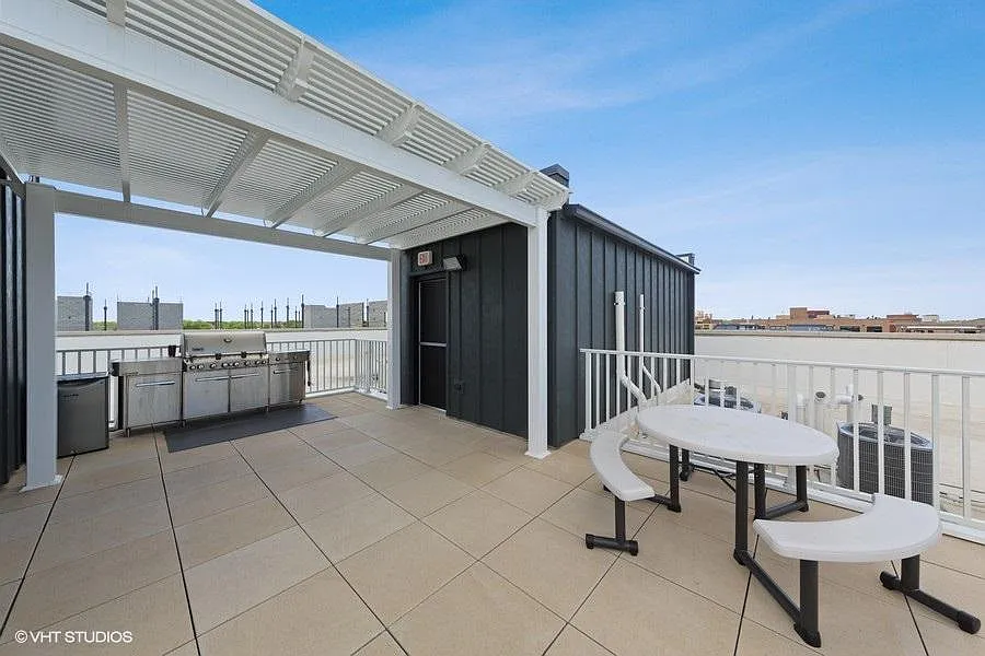 2 bed, 1059 sqft, $3,395 — Photo 2