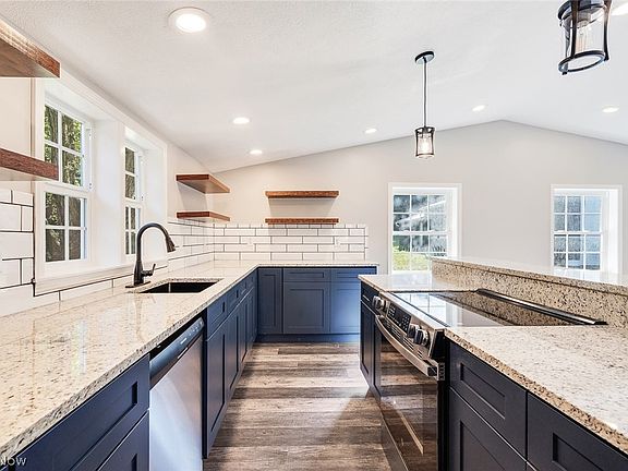 4th image of 875 Wilcox Rd