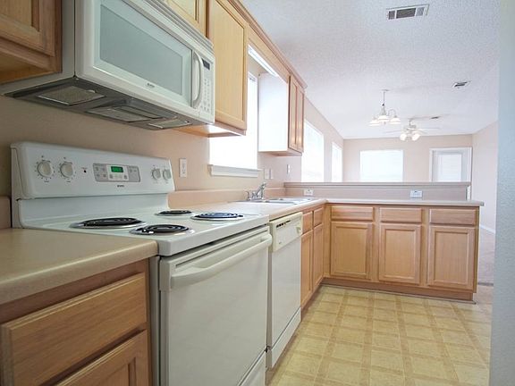 5th image of 8061 Stonebrook Dr