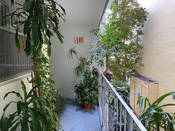 2nd image of 921 Jefferson Ave #2