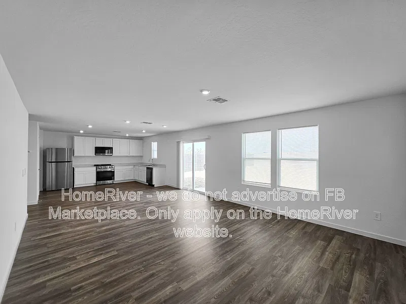 570 W Van Haren St