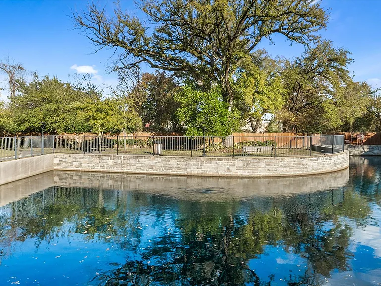 708 Ivory Manor Dr — Photo 3