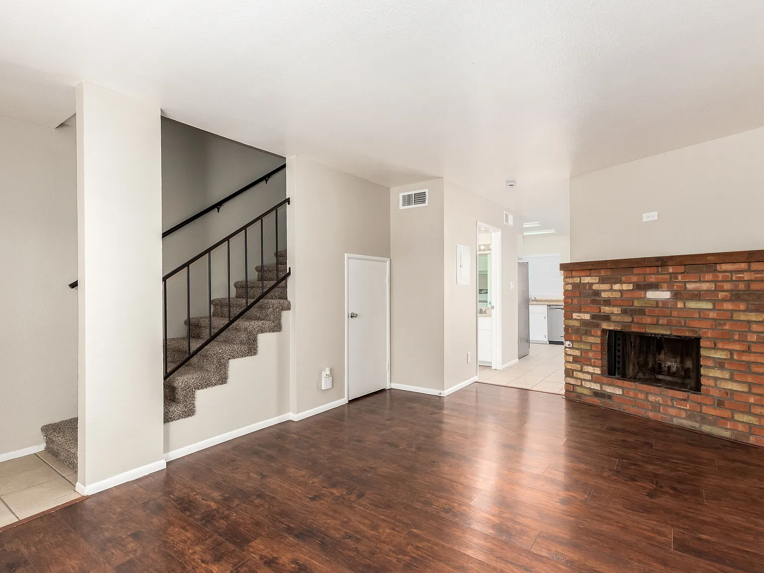 2 bed, 1.5 bath, 1100 sqft, $1,450 — Photo 4