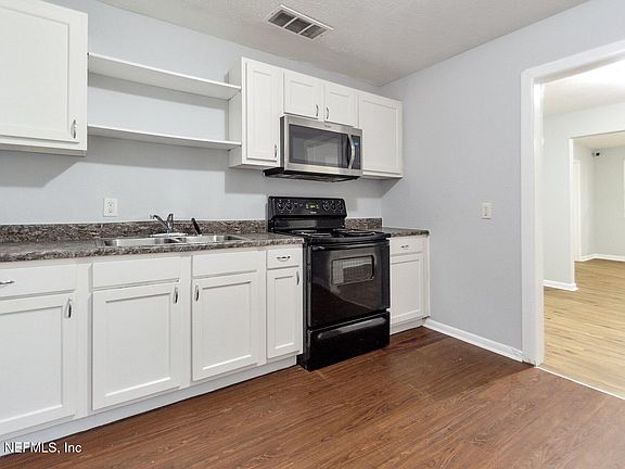 3rd image of 1465 MITCHELL Street