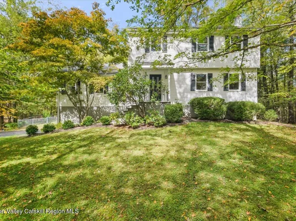 325 Tanglewood Court, West Hurley, NY 12491