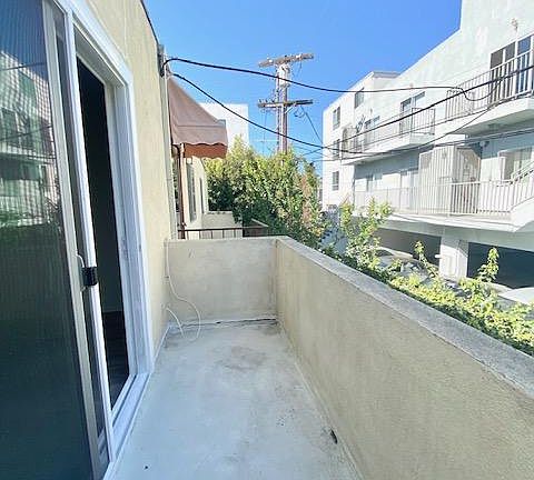 3rd image of 1610 Granville Ave APT 11