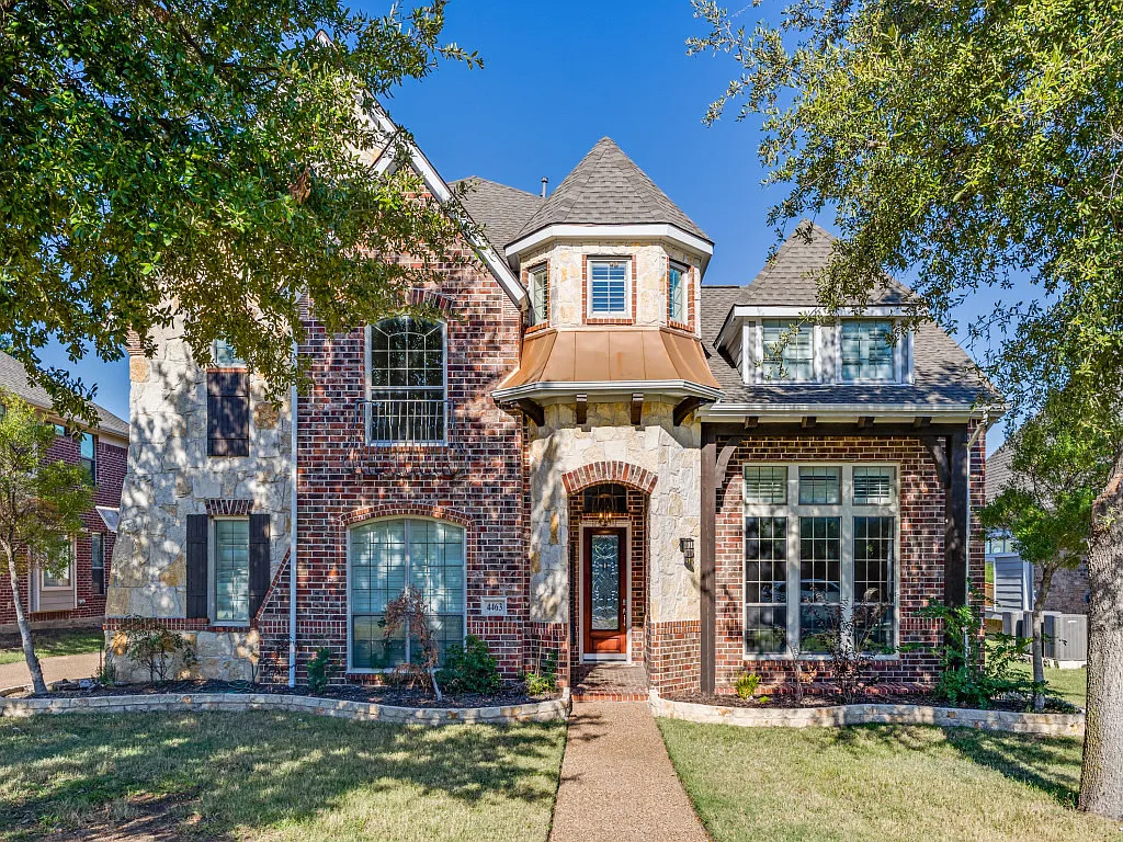 5 bed, 4864 sqft, $5,300 — Photo 1