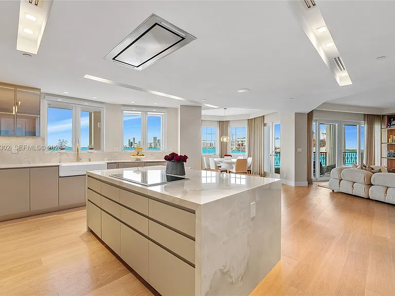 5242 Fisher Island Dr #5242 — Photo 30