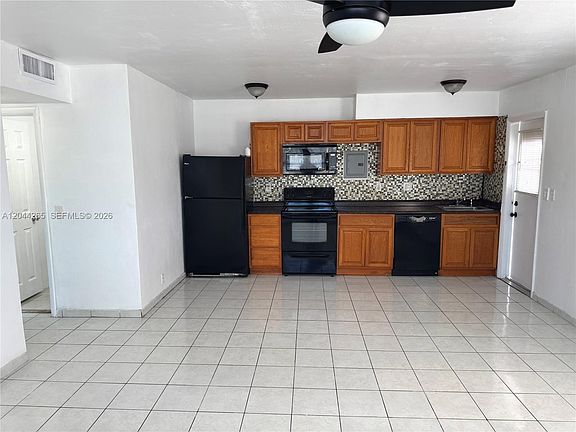 2nd image of 1765 Venice Ln APT 4E