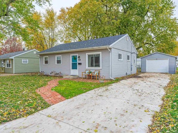 157 Debruler Dr, Lincoln, IL 62656
