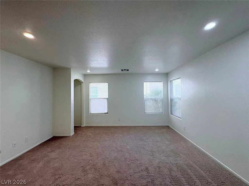 3 bed, 2.5 bath, 1316 sqft, $1,650 — Photo 3