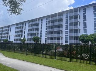 16950 W Dixie Hwy #A639-639, North Miami Beach, FL 33160