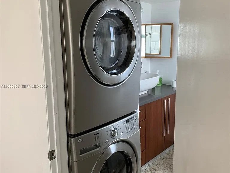 498 SW 2nd St #2C — Photo 6