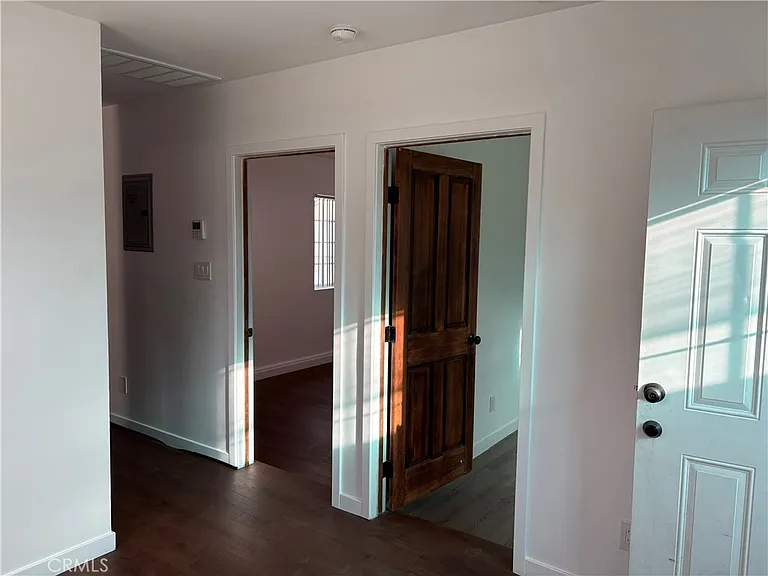 7501 1/2 Corbin Ave — Photo 14