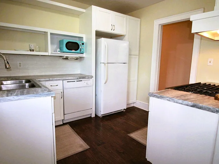 525 E 2nd St — Photo 5