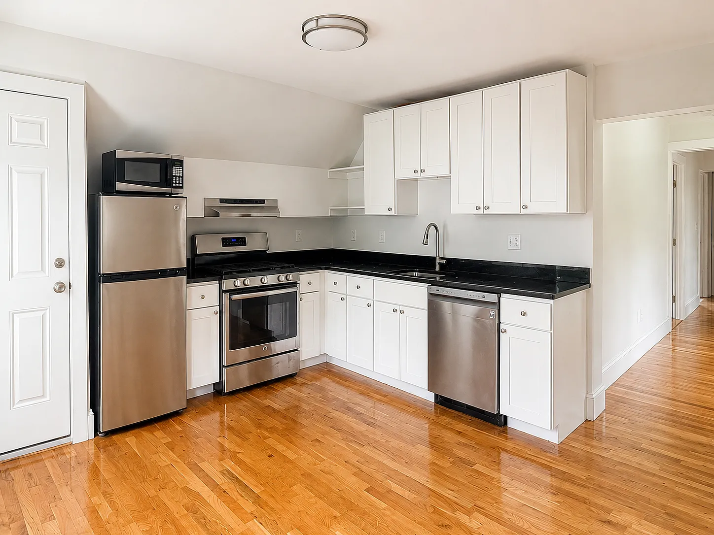 2 bed, 857 sqft, $2,800 — Photo 4