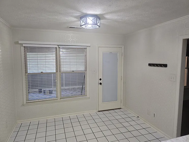 1008 Cedarwood Dr SW — Photo 7
