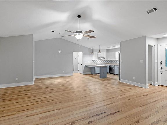 4th image of 1743 Brookside Blvd