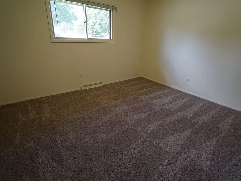 2410 Valley St — Photo 7