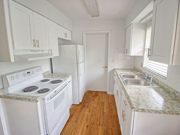 5th image of 205 E Esther St