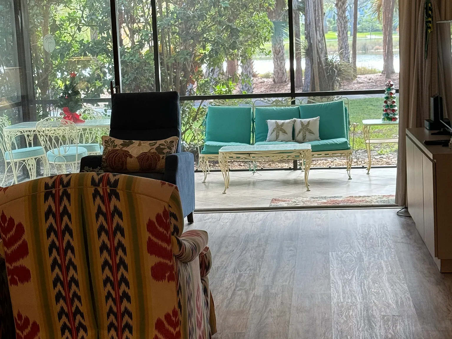2 bed, 1300 sqft, $2,200 — Photo 2