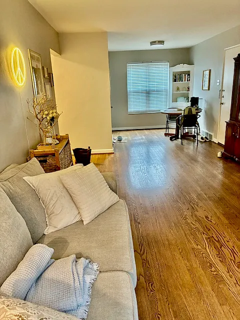 1 bed, 1000 sqft, $1,100 — Photo 2