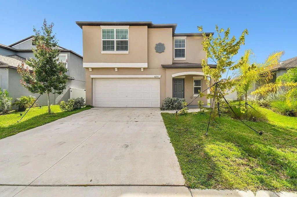 5 bed, 2.5 bath, 2215 sqft, $2,400 — Photo 1
