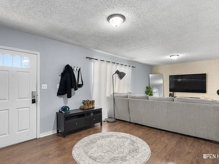 2810 Fleming Rd — Photo 2