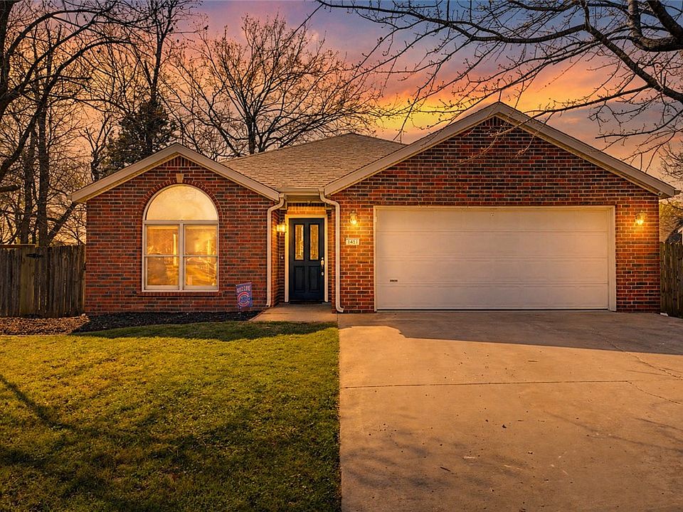1st image of 1451 N Greenleaf Dr