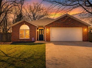 1451 N Greenleaf Dr, Fayetteville, AR 72704