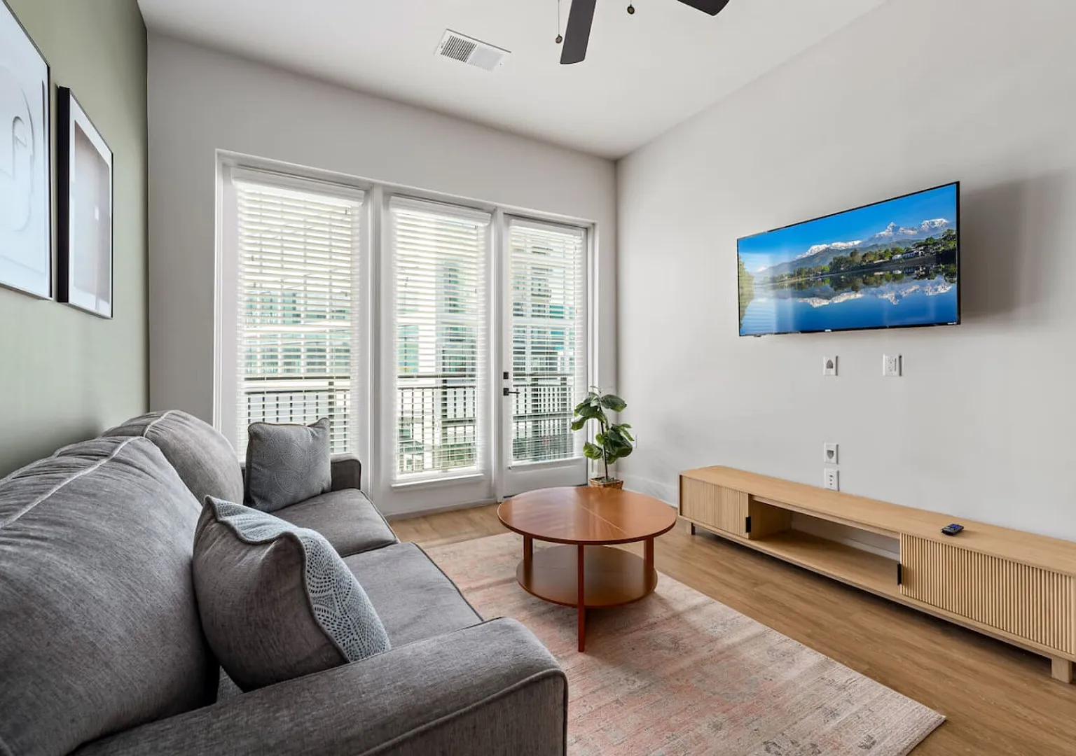 Spacious 2-Bedroom | Walk to Raymond James! — Photo 1