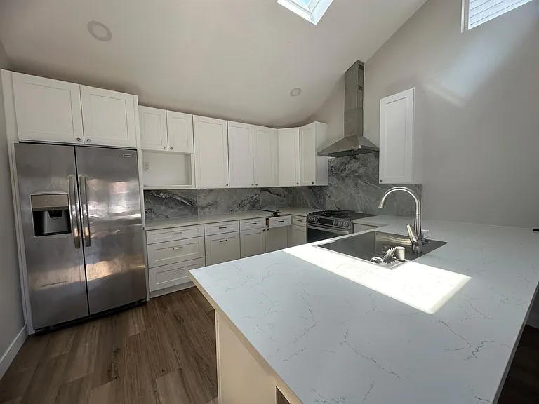 971 Diamond St — Photo 15