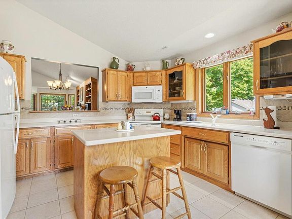 5th image of 2210 Brookwood Ct