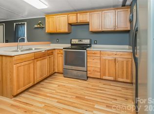 910 Summit Ridge Rd, Purlear, NC 28665