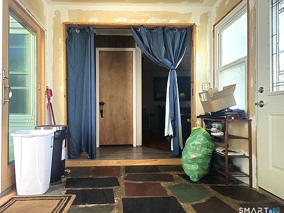 3rd image of 160 Stonecrest Drive