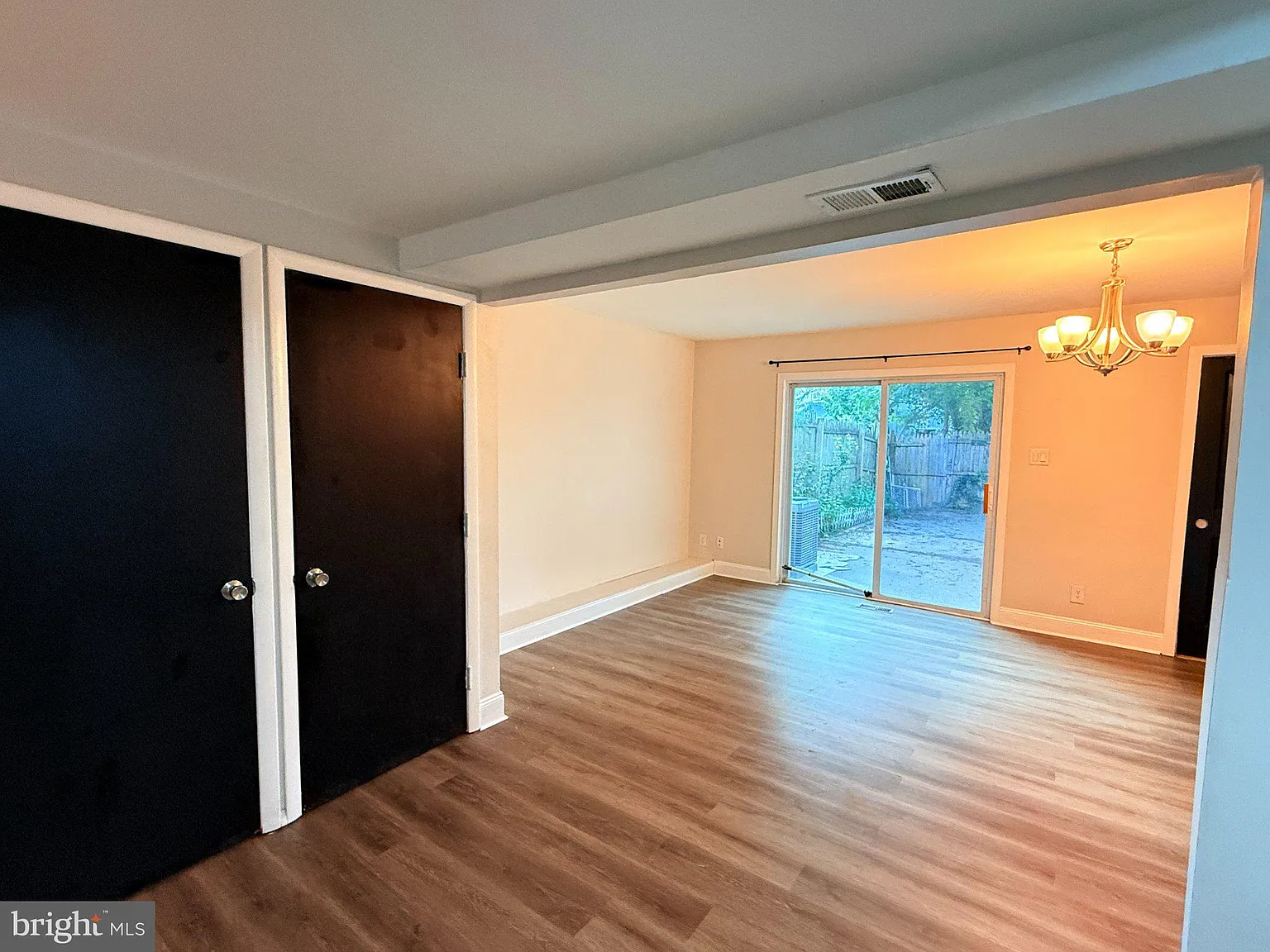 3 bed, 1.5 bath, 1462 sqft, $2,400 — Photo 4