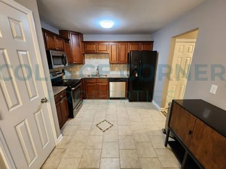 639 S Poplar St #C — Photo 33