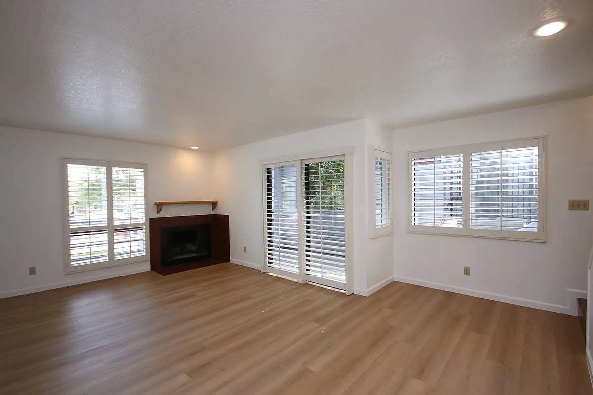 Building Photo - 311 E Glenarm St #1