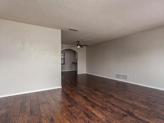 4th image of 6 Brookwood Ct