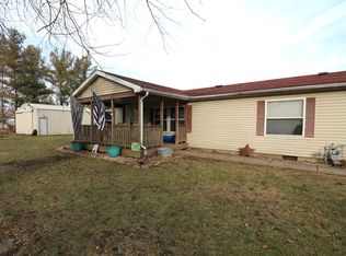 2667 Church St, Clinton, IL 61727