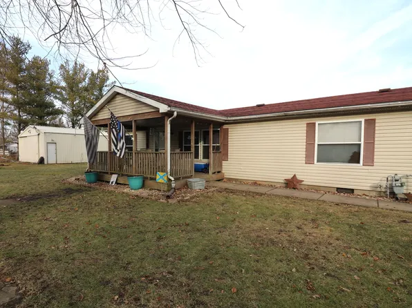 2667 Church St, Clinton, IL 61727