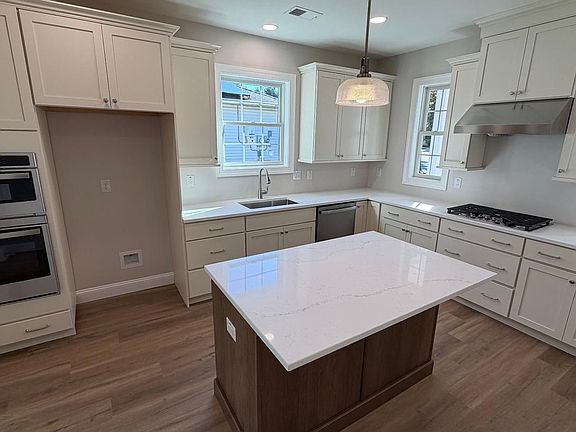 3rd image of 5 Fireside Cir