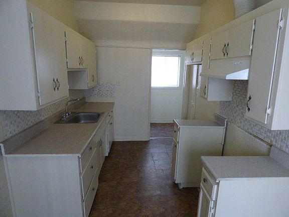 3rd image of 1120 Huntington Dr APT F