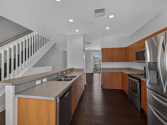 3rd image of 2725 NE 8th Avenue #109