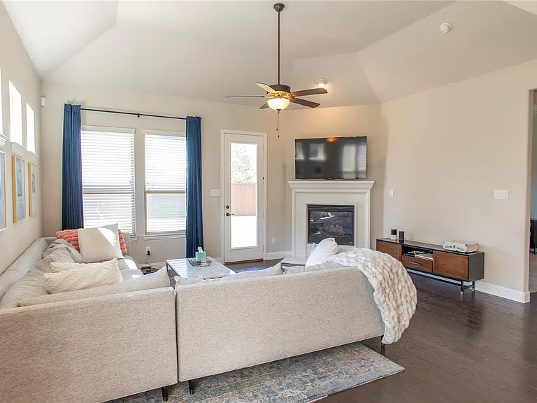 638 Brook Dr — Photo 11
