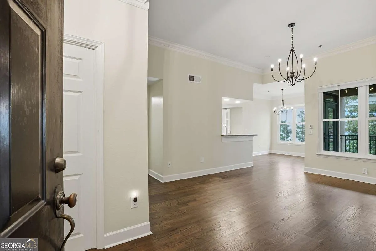 3777 Peachtree Rd NE APT 932 photo 1